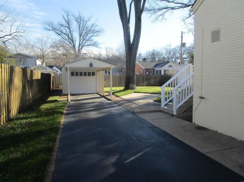 26 Midpark Ln, Saint Louis MO  63124-1556 exterior