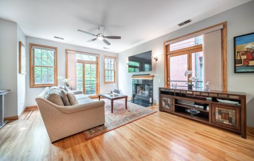 4649 Magnolia Ave, Chicago, IL 60640-4940