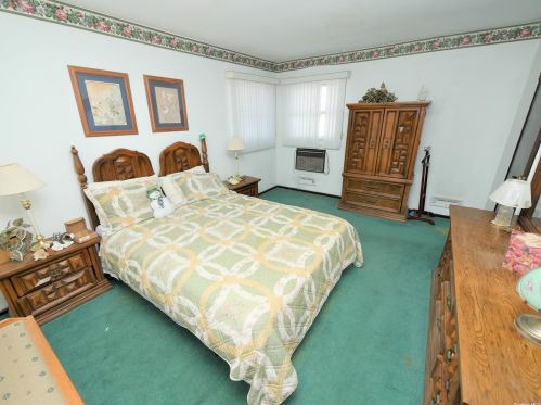 3 Greenfield Ln, Commack NY 11725-1414 exterior