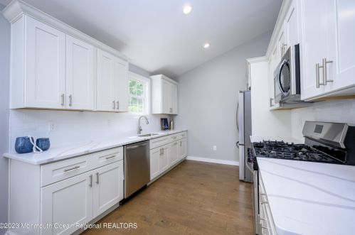 35 Buttonwood Pl, Hazlet NJ  07730-2173 exterior