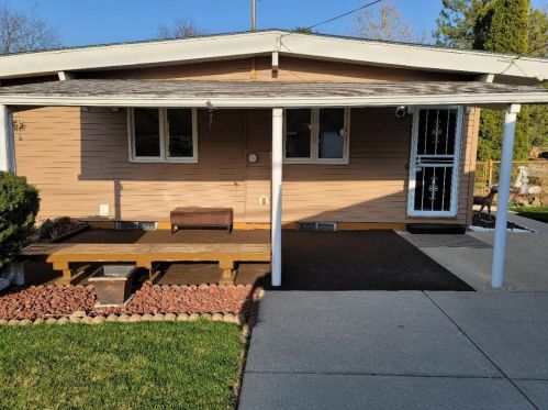 5829 Honey Crk Dr, Milwaukee WI 53221-4017 exterior