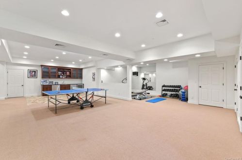 33 Sarles St, Armonk NY 10504-1229 exterior