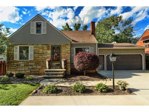 6835 Pleasant Valley Rd, Cleveland, OH 44129-6742