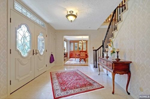 24 Crestview Ter, Montvale, NJ 07645-1236