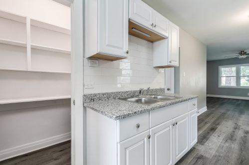 9132 Saginaw Ave, Chicago IL  60617-4150 exterior