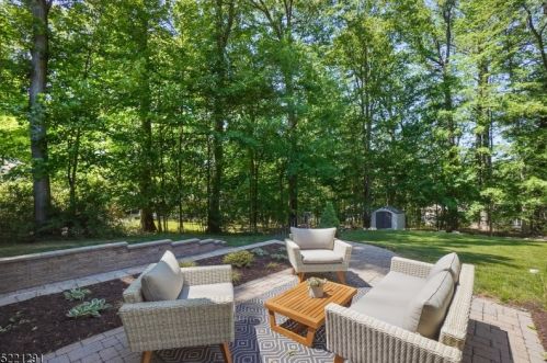 61 Webster Dr, Berkeley Heights NJ 07922-2028 exterior