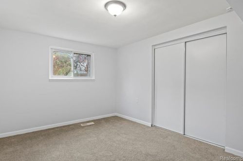 421 Beech Daly St, Dearborn Heights MI  48125-1000 exterior