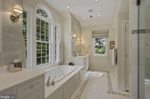 11013 Cripplegate Rd, Rockville MD 20854-1630 exterior