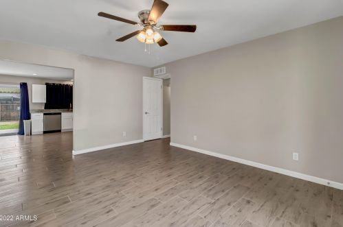 2839 Charleston Ave, Phoenix AZ  85053-1712 exterior