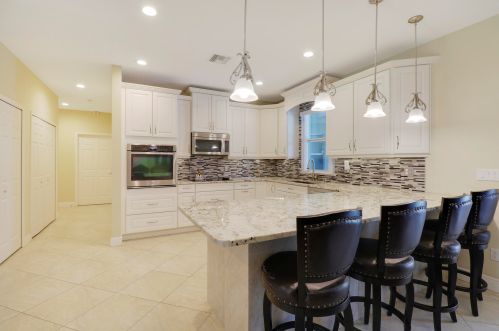 4904 Palmetto Dr, Fort Pierce FL 34982-3222 exterior