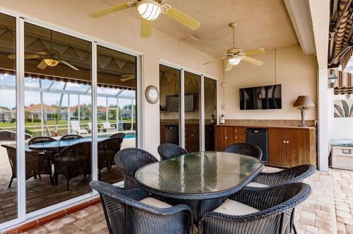 3953 Isla Ciudad Ct, Naples FL 34109-0332 exterior