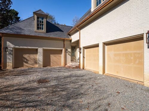 3364 Knollwood Dr, Atlanta GA 30305-1022 exterior