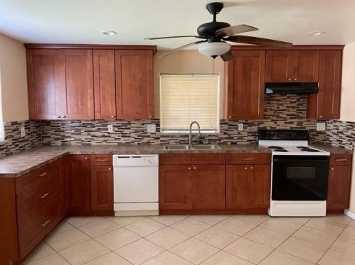 2407 Delaware Ave, Fort Pierce FL  34950-6214 exterior