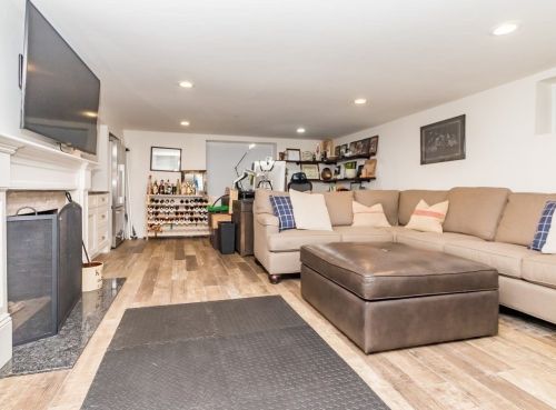 146 Arnold Rd, Newton MA 02459-3046 exterior