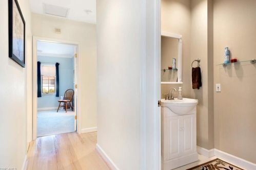 2221 Regal Way, Naples FL 34110-1020 exterior