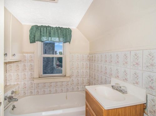 432 6th Ave, Mount Vernon NY 10550-1120 exterior