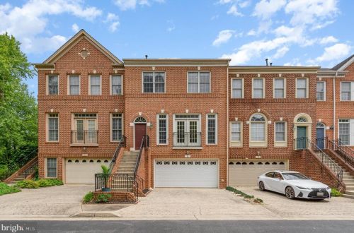 6 Crofton Hill Ct, Rockville, MD 20850-3100