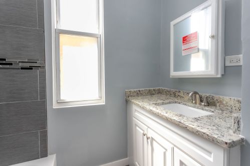 5835 Wabash Ave, Chicago IL 60637-2124 exterior