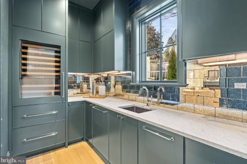 4526 Hawthorne St, Washington DC 20016-3570 exterior