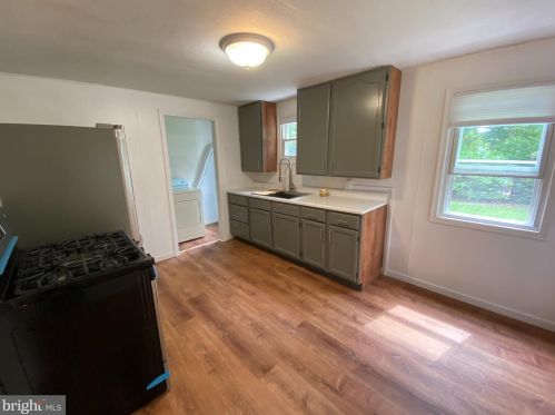 39 Pennwood Dr, Trenton, NJ 08638-4725