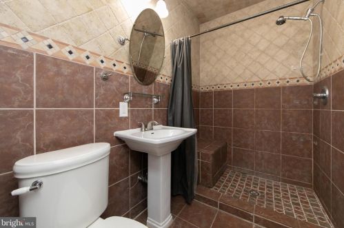 6829 Waldorf Ave, Camden NJ 08110-6109 exterior