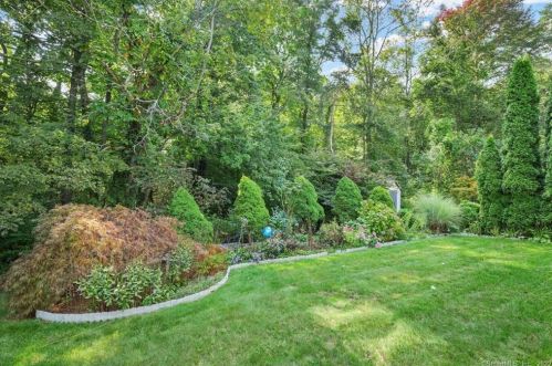 127 Branca Ct, Milford, CT 06461-2273