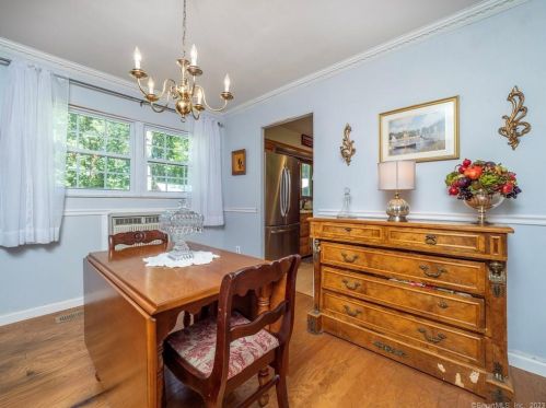 128 Deforest Rd, Wilton CT 06897-1910 exterior