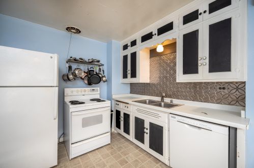 425 Fremont Pl, Milwaukee WI 53219-3066 exterior