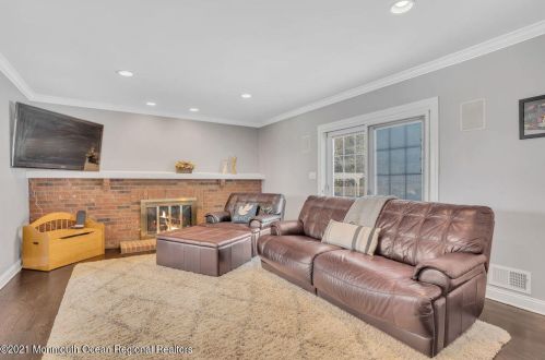 26 Brasch Blvd, Middletown NJ 07748-3161 exterior