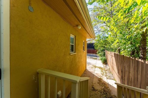 1209 3rd St, Austin TX  78702-4313 exterior