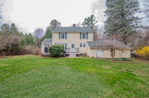 6 North Ave, Plaistow, NH 03865-2617