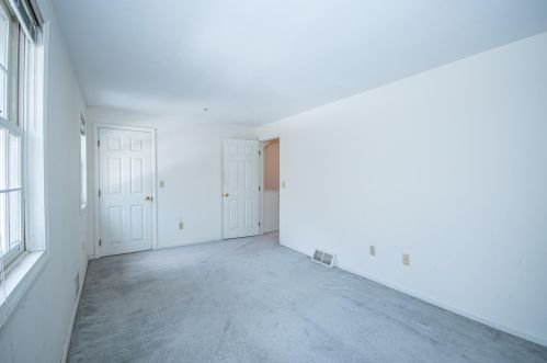 17 Frd Lndg Dr, Dover NH 03820-4552 exterior