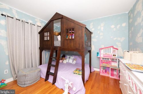 2367 Vly Rd, Huntingdon Valley PA 19006-6007 exterior