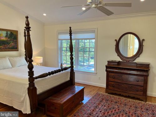 3946 Highwood Ct, Washington DC 20007-2131 exterior