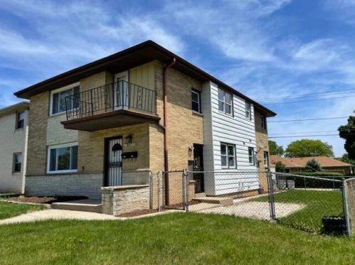 4656 76th St, Milwaukee, WI 53220-3721