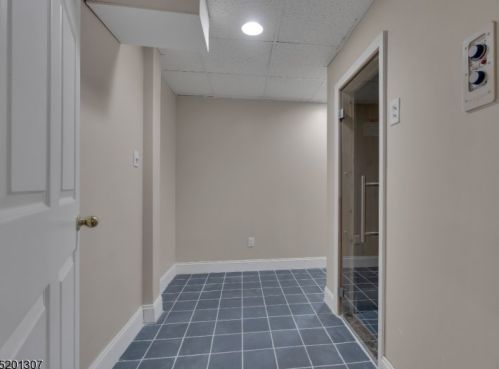 7 Chilton Rd, Chester NJ  07930-3107 exterior