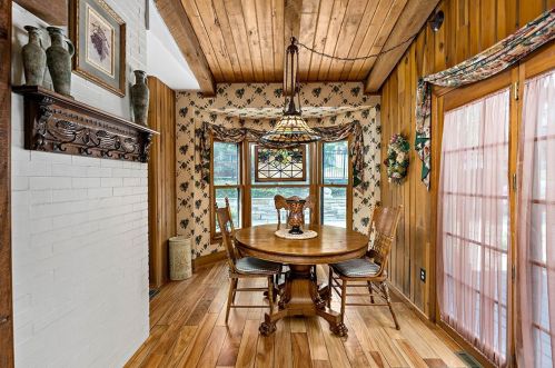 654 Bower Hill Rd, Pittsburgh PA 15243-2040 exterior