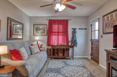 16 Fogarty Dr, Trenton NJ 08619-4321 exterior