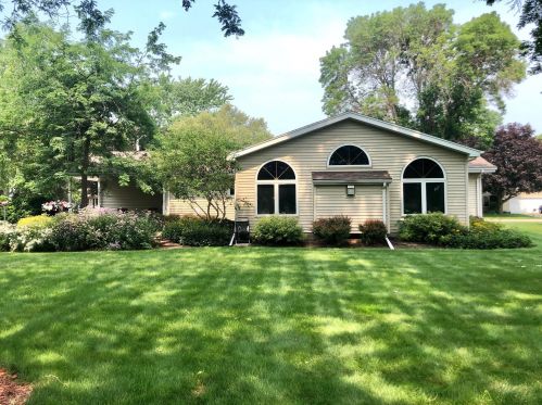 4417 Just Ct, Manitowoc, WI 54220-1512