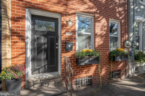 2041 Carpenter St, Philadelphia PA  19146-2616 exterior