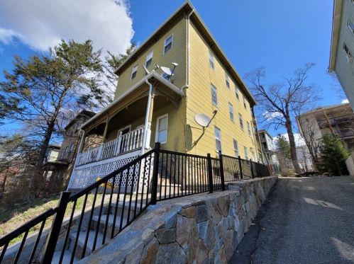 26 Hooper St, Worcester, MA 01605-2746