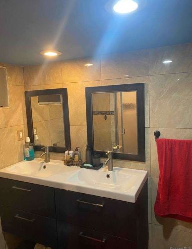 390 Earle St, Central Islip NY 11722-3711 exterior