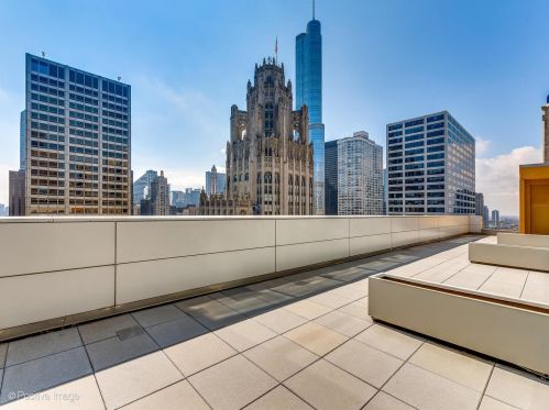 160 Illinois St, Chicago IL  60654-2706 exterior