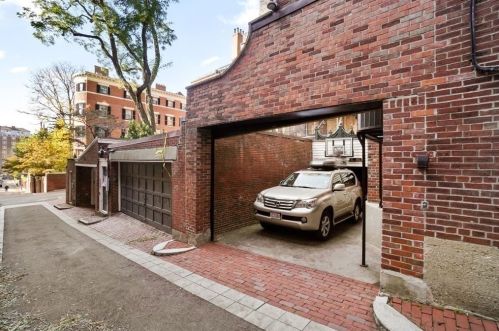 28 Chestnut St, Boston MA exterior