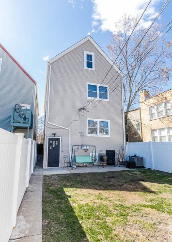 4856 Byron St, Chicago IL 60641-2604 exterior