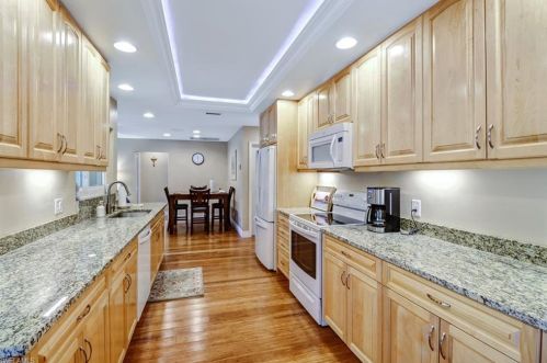 6010 Hidden Oaks Ln, Naples FL 34119-1137 exterior