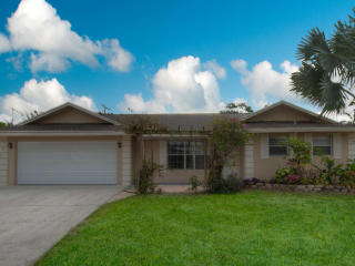 8000 Mohigan Cir, Boca Raton FL  33487-1546 exterior