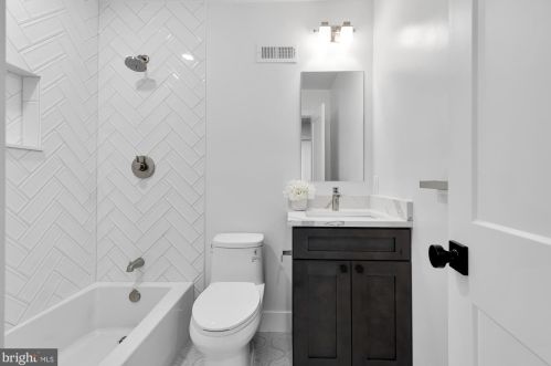 6705 Buttermere Ln, Bethesda MD  20817-1528 exterior