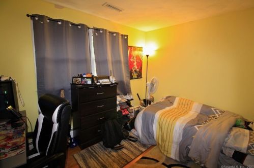 97 Dana Ln, Meriden CT 06451-5076 exterior