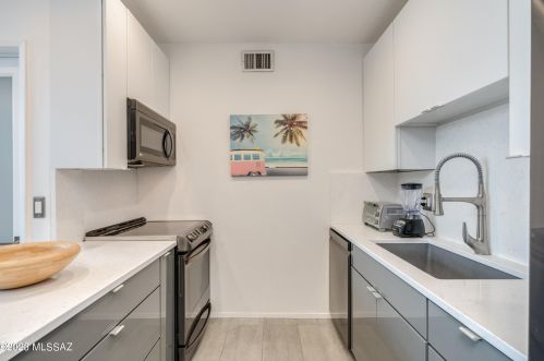 8731 Old Spanish Terrace Dr, Tucson AZ  85710-4072 exterior